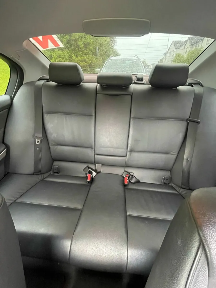 BMW 3-Series 2006 - Image 2