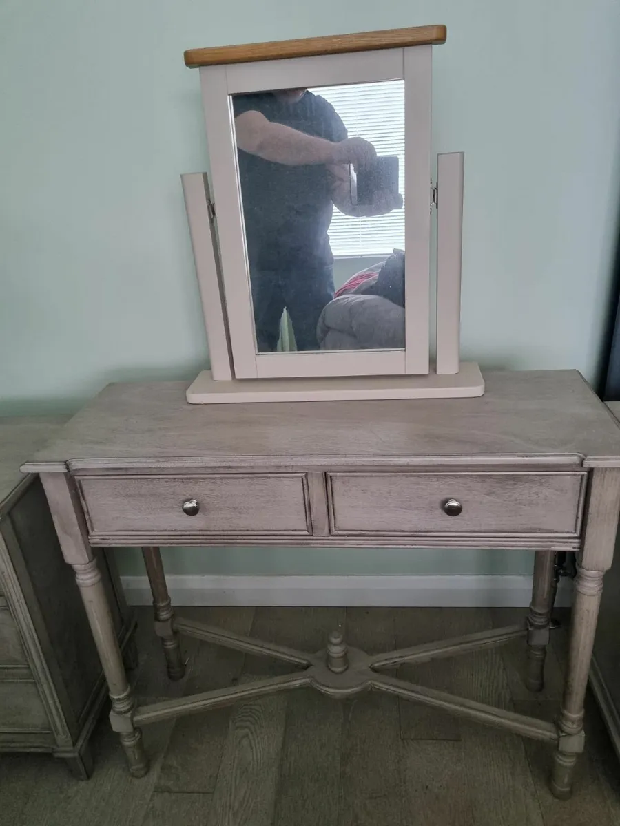 bedroom furniture - Image 2