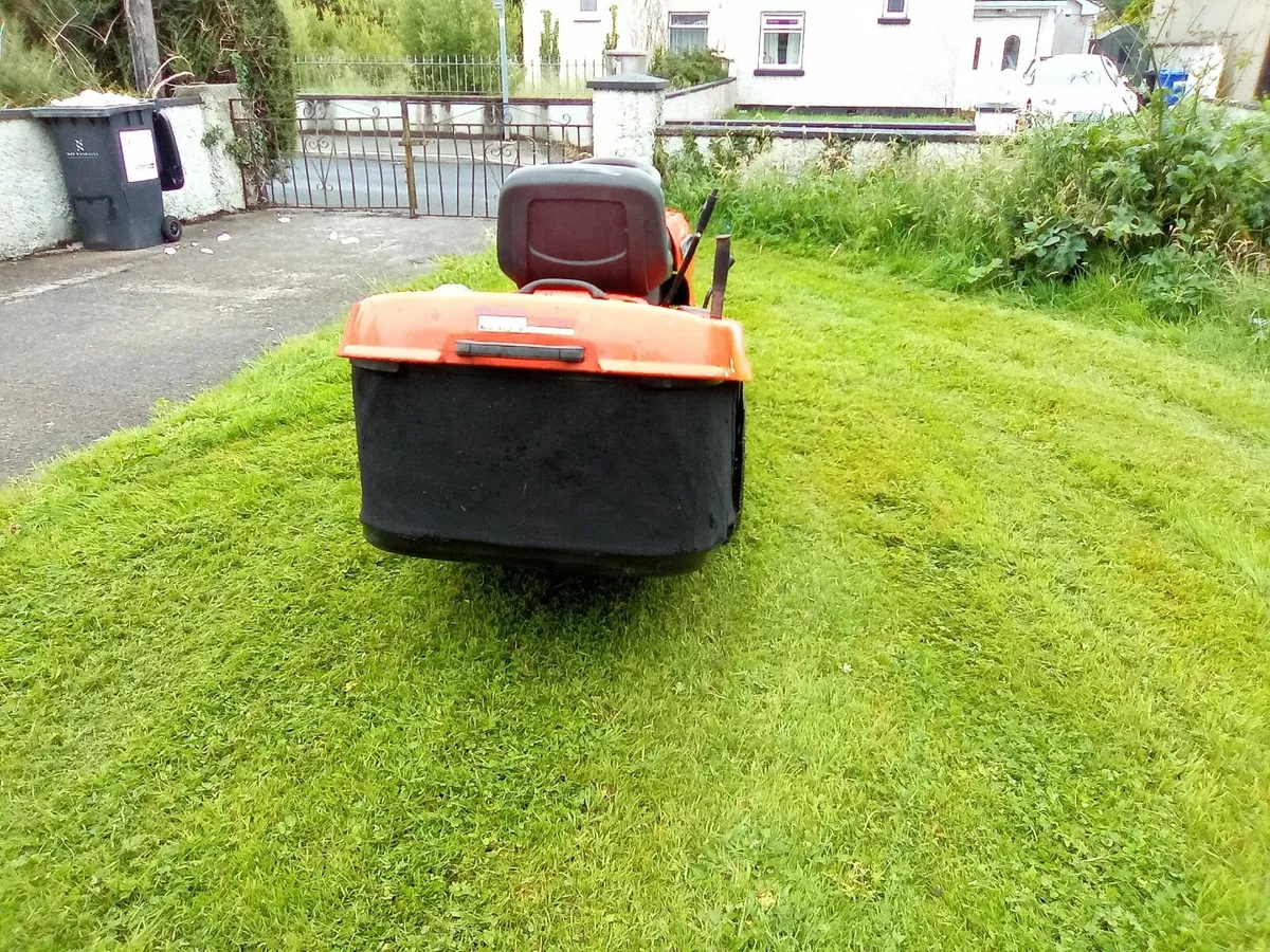 Husqvarna ride on lawnmower - Image 4