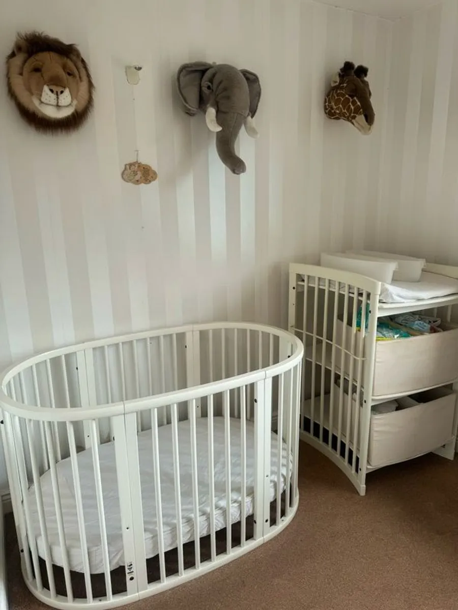 White stokke changing table - Image 3