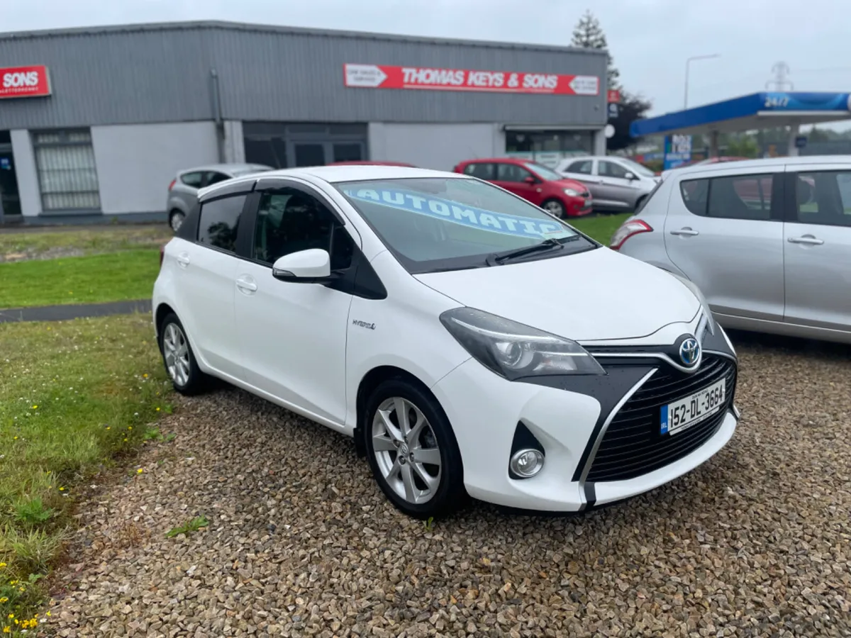 2015 Toyota Yaris Hybrid - Image 2