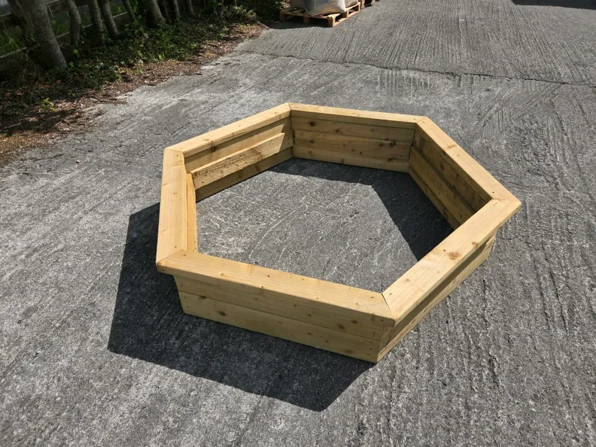 Timber planters - Image 2