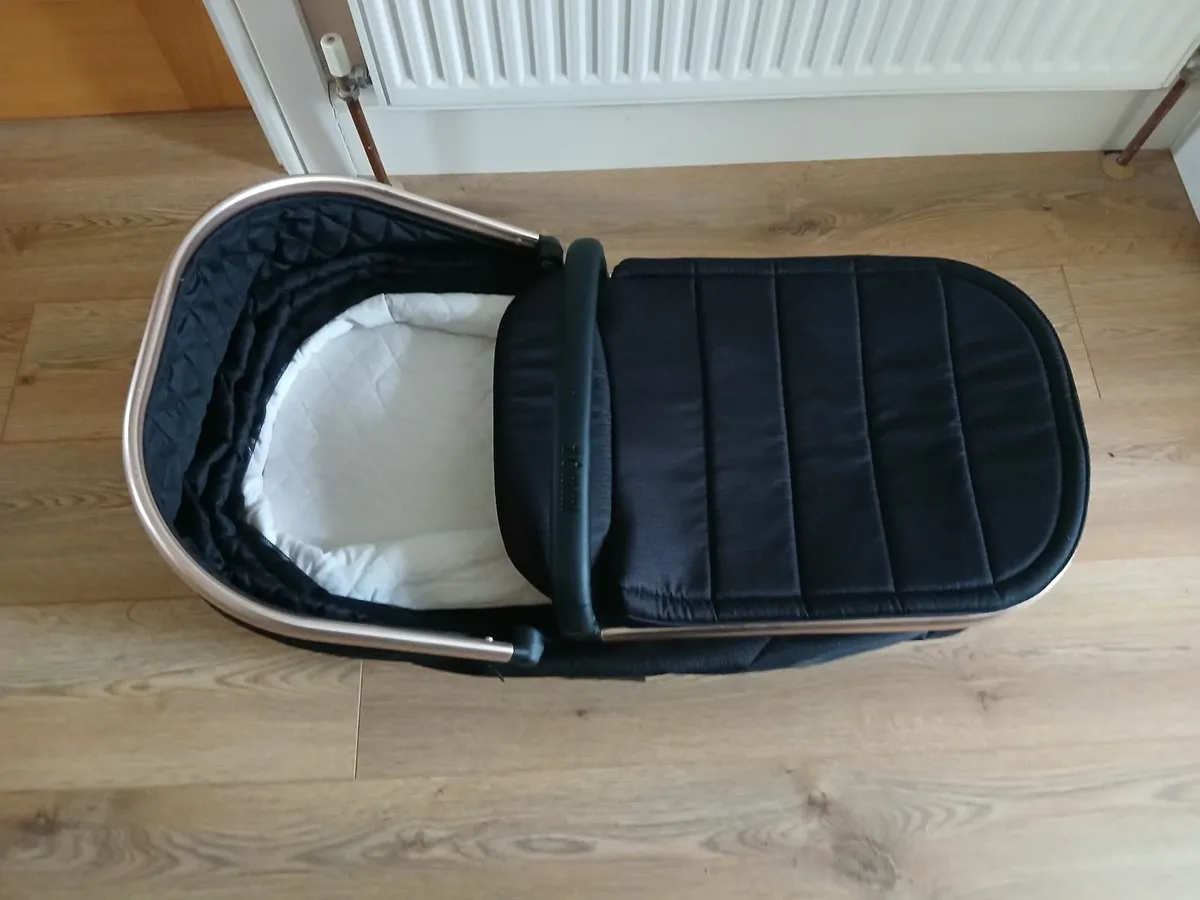 Travel system and isofix  base,and baby walkers - Image 4