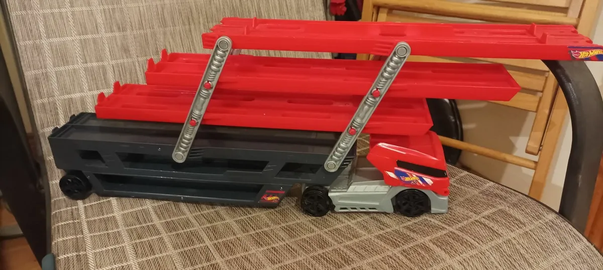 Hot Wheels Transport Car - Image 2