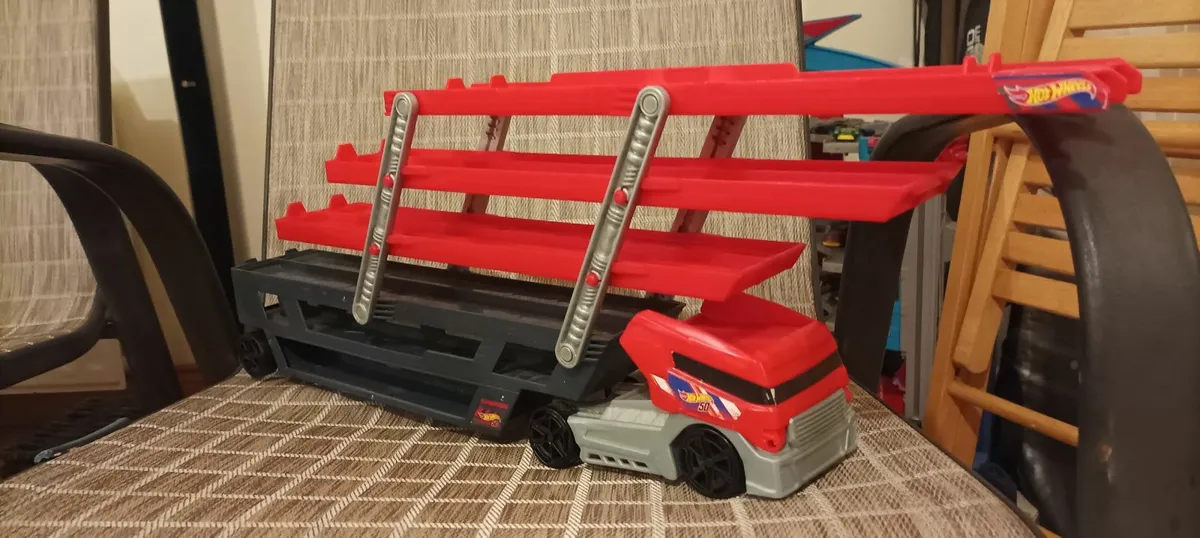 Hot Wheels Transport Car - Image 1