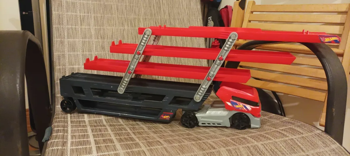 Hot Wheels Transport Car - Image 4