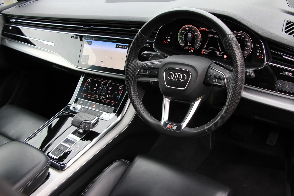 Q7 S Line * E hybrid * Black pack - Image 3