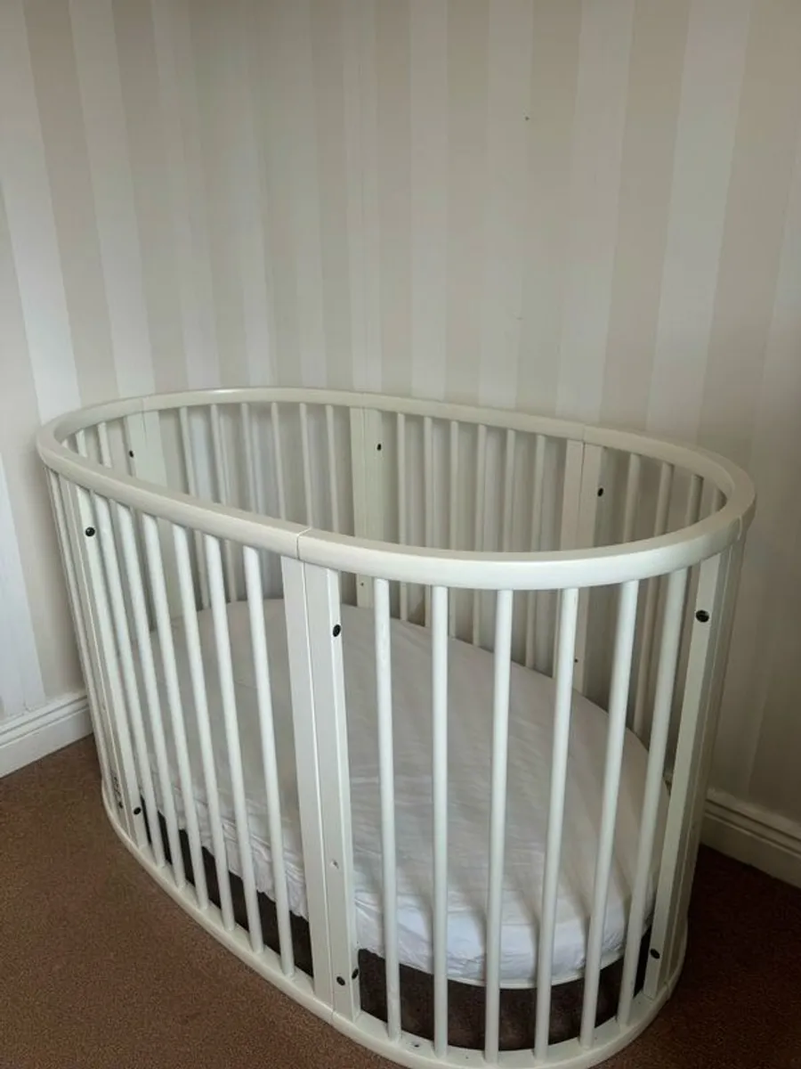 White Stokke Cot and Little Green Sheep Mattress - Image 3