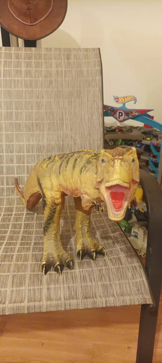 Giant Tyrannosaurus Rex Dinosaur Toy - Image 3