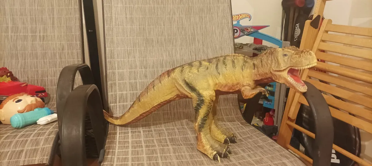 Giant Tyrannosaurus Rex Dinosaur Toy - Image 4