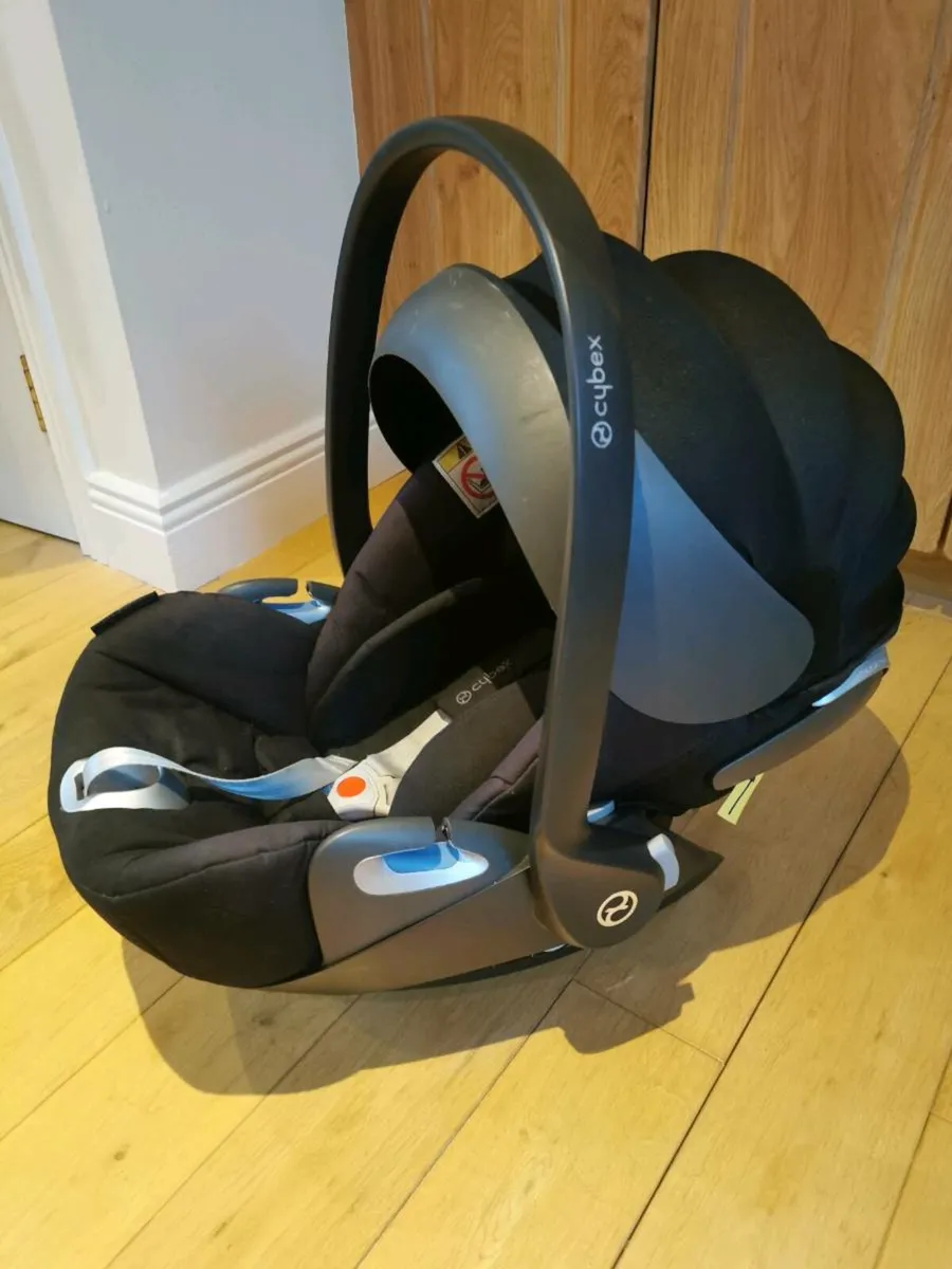 Cybex I cloud Z car seat and swivel base - Image 2