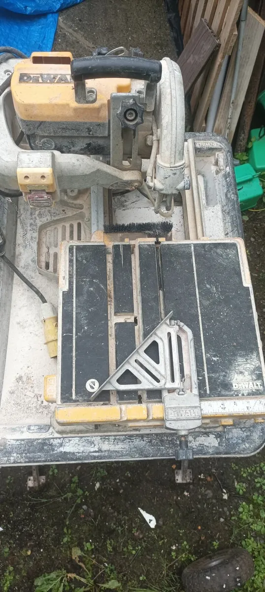 Dewalt d24000 wet tile cutter - Image 2
