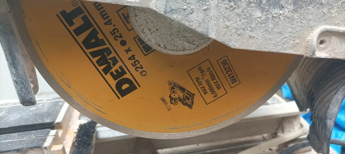 Dewalt d24000 wet tile cutter - Image 3
