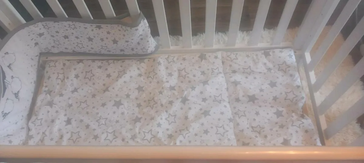 White Cot - Image 1