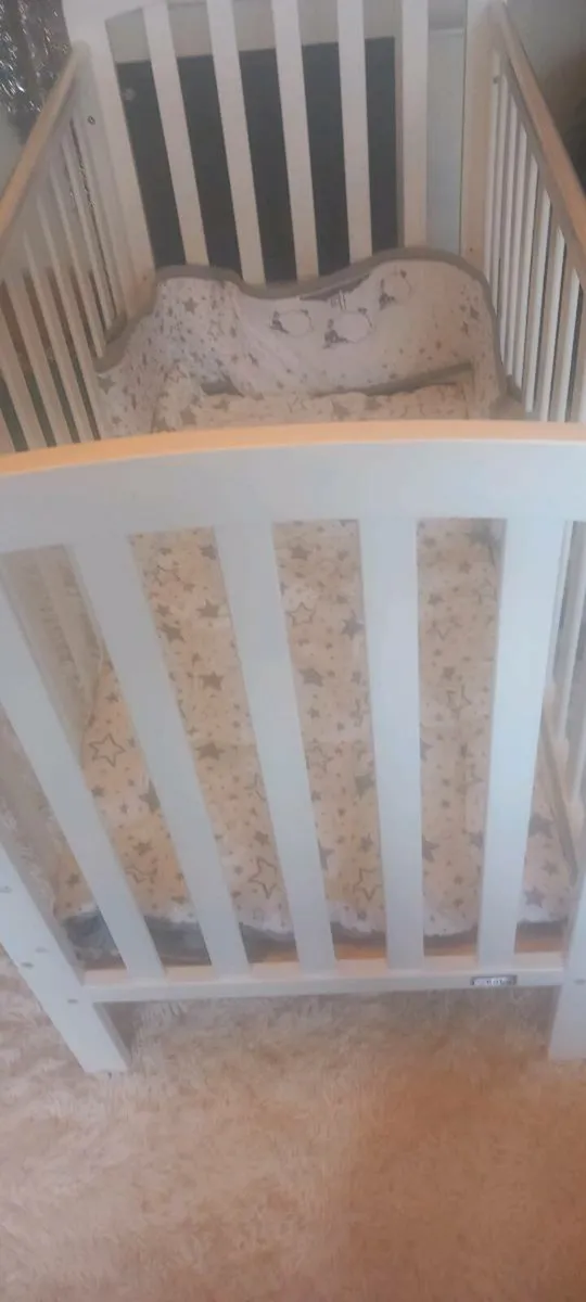 White Cot - Image 2