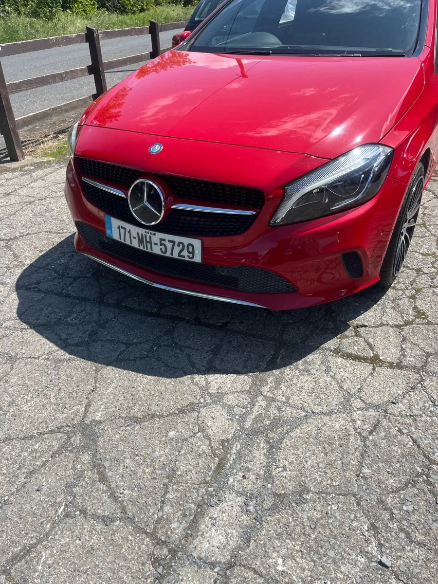 17 .A180 .1.6 petrol auto - Image 1