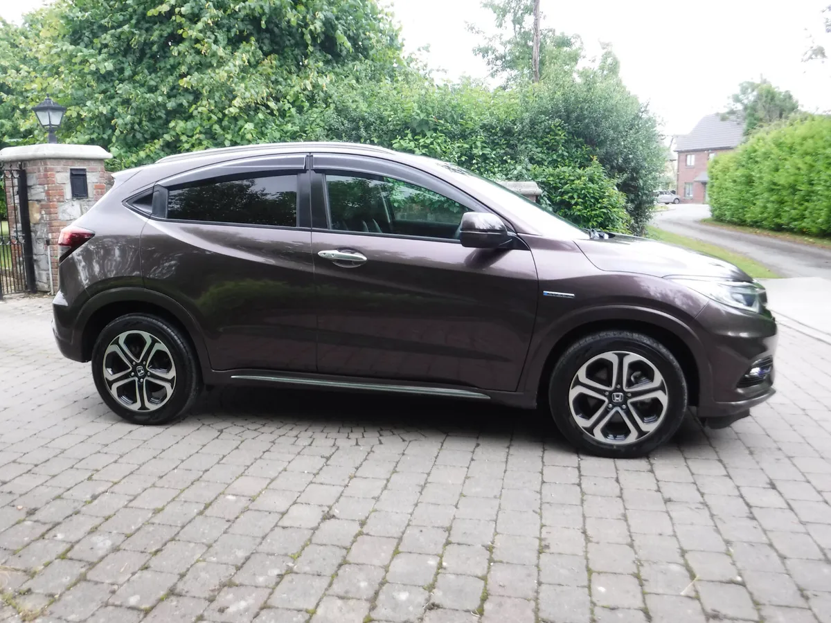 HONDA VEZEL 1.5 AUTO HYBRID Z-SPEC ANDROID+CARPLAY - Image 2