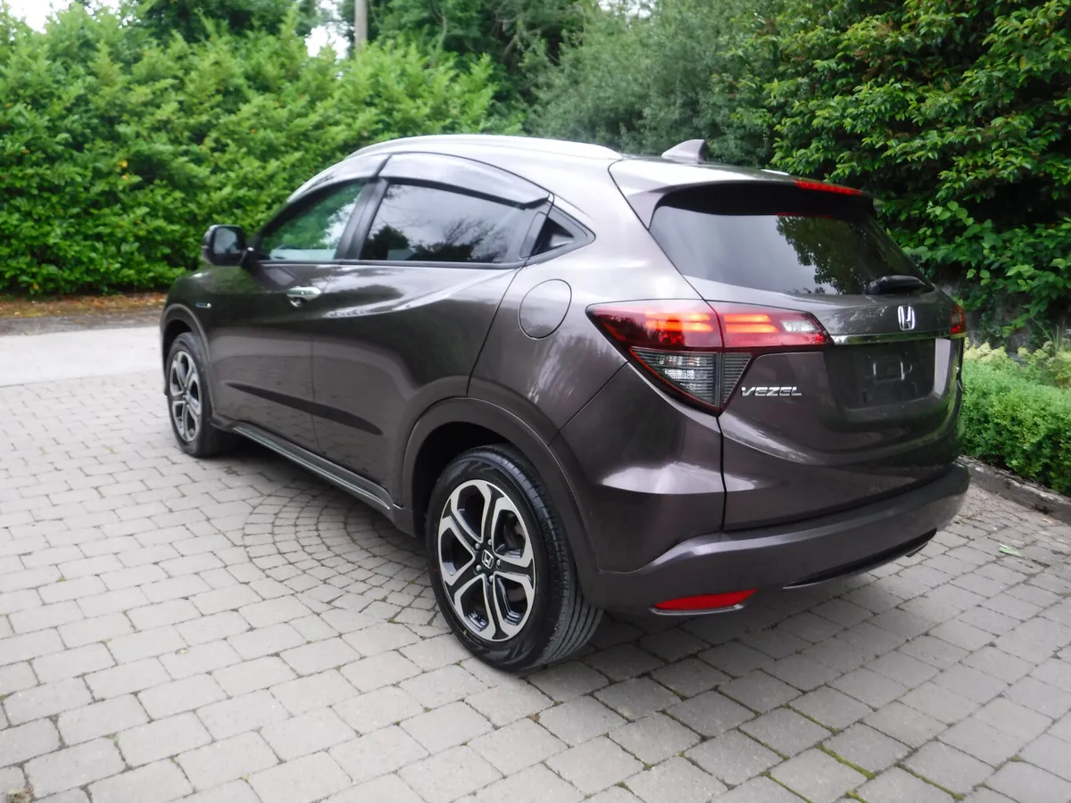 HONDA VEZEL 1.5 AUTO HYBRID Z-SPEC ANDROID+CARPLAY - Image 4
