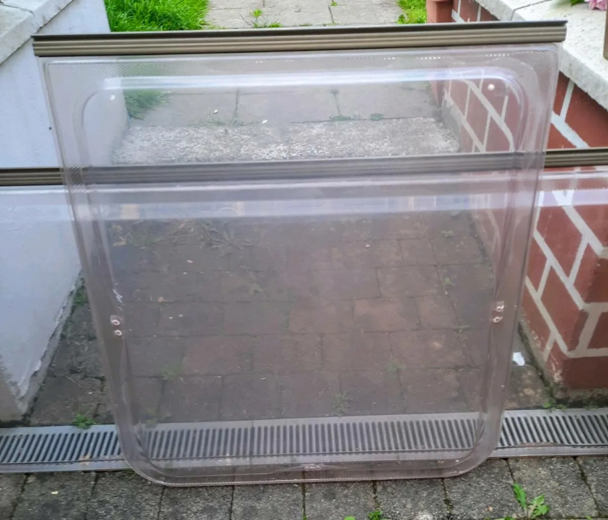 Caravan Windows - Image 1