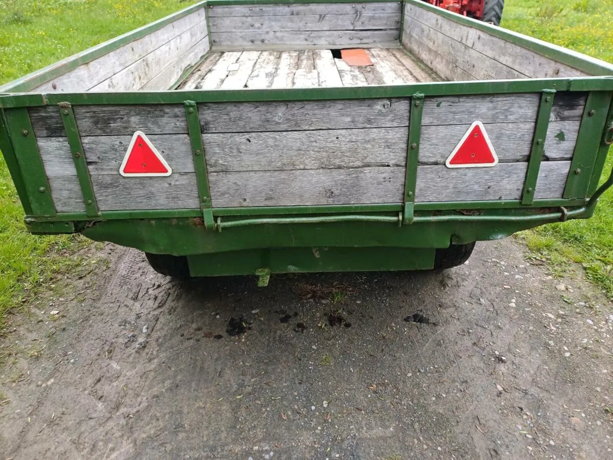 Tractor tipping trailer - Image 2