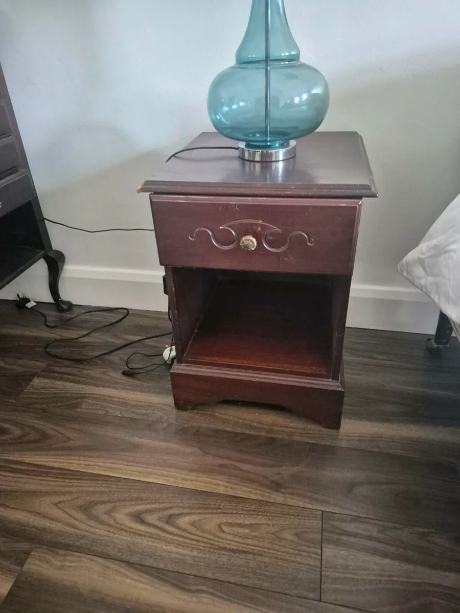Multiple furniture items - Image 1