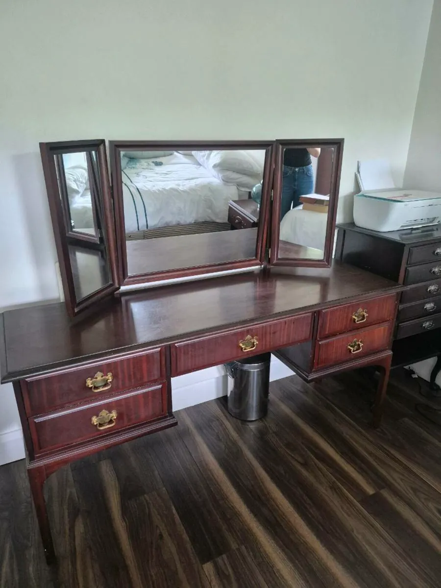 Multiple furniture items - Image 2