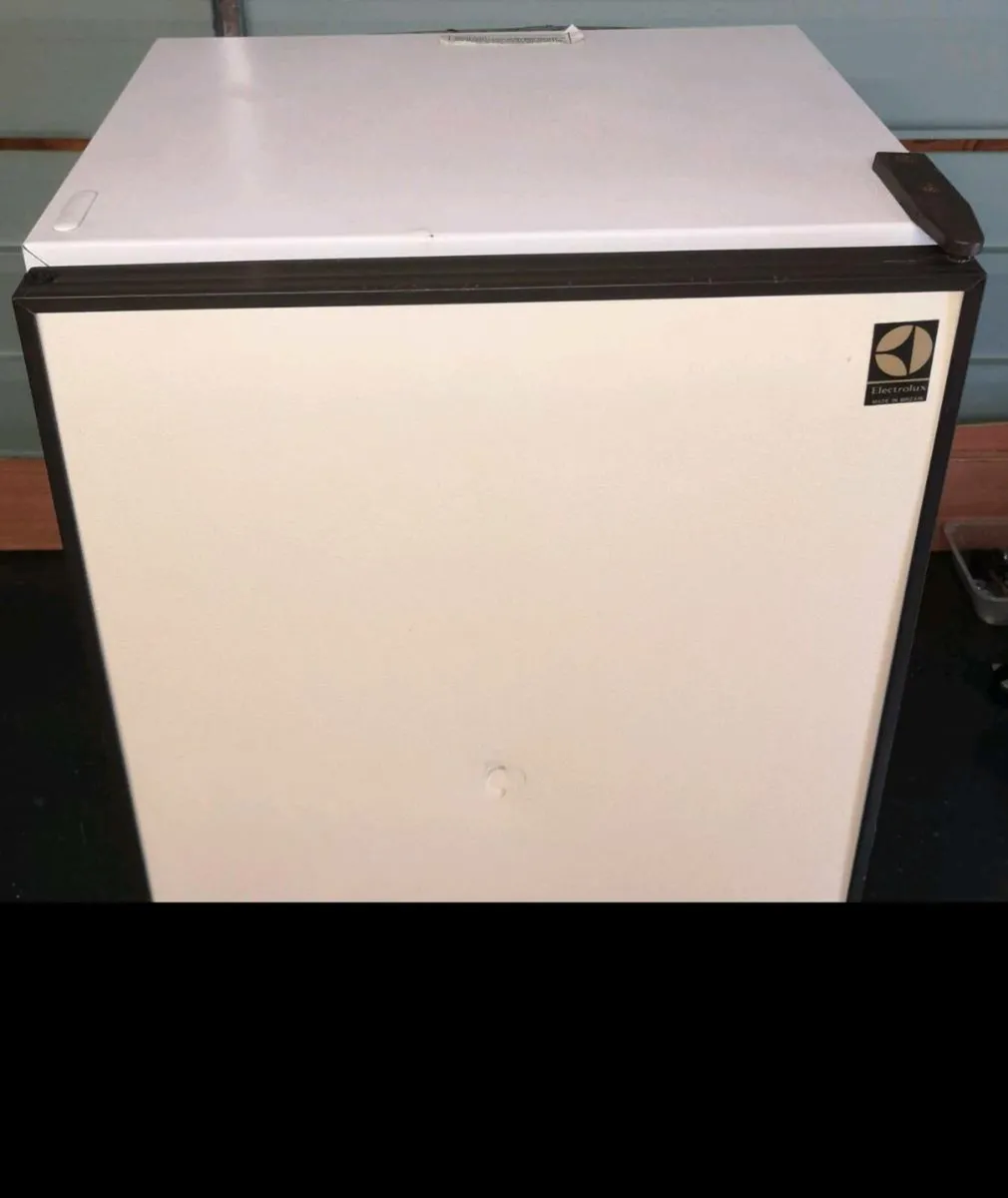 Camper mini fridge - Image 1