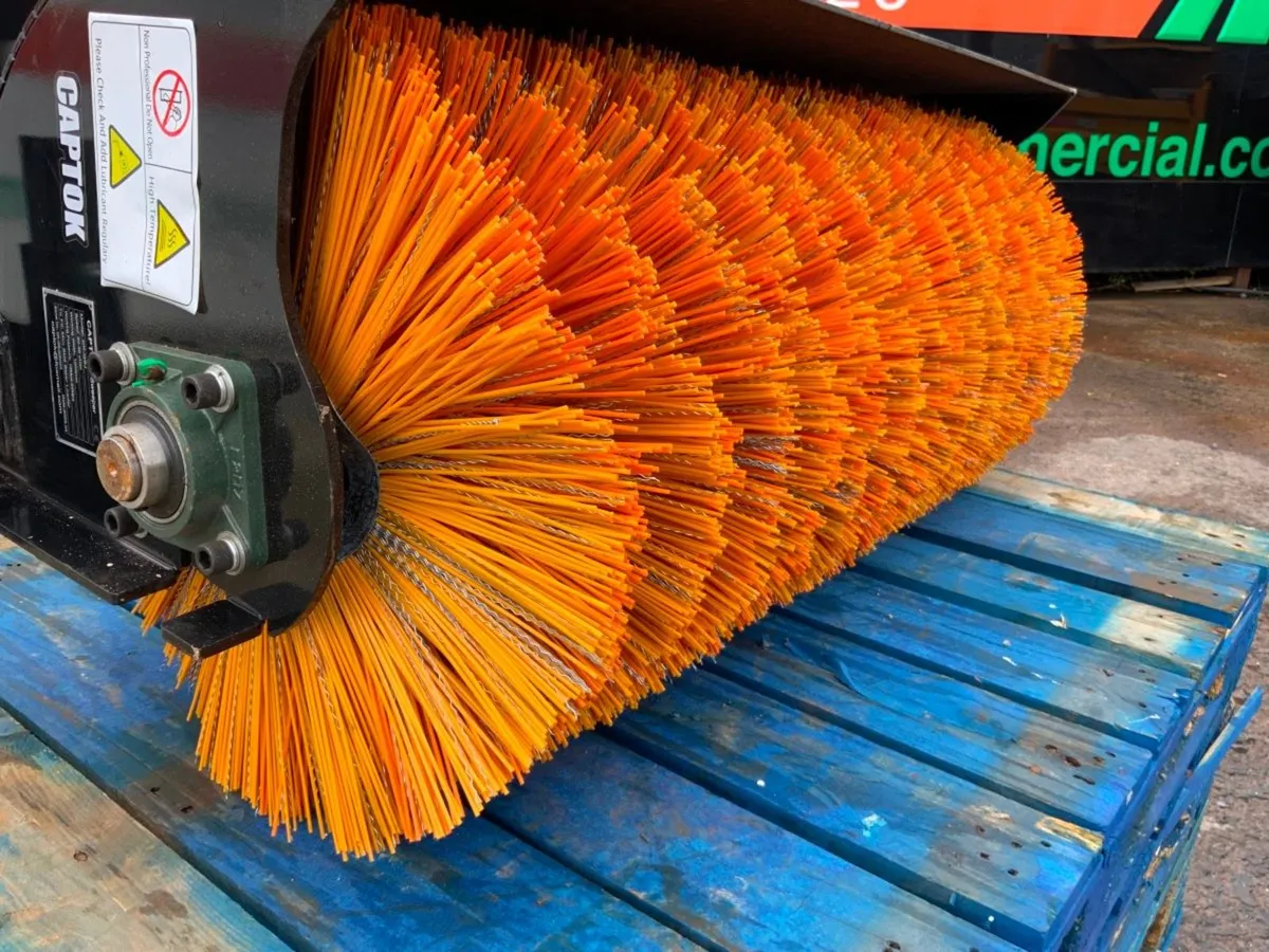 MINI SKID STEER HYDRAULIC ROAD BRUSH.. - Image 4