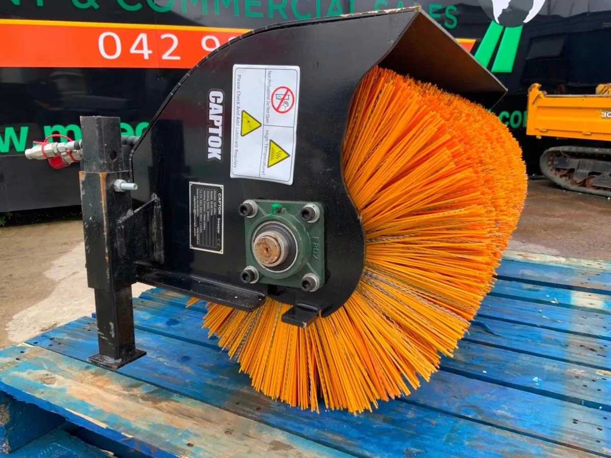 MINI SKID STEER HYDRAULIC ROAD BRUSH.. - Image 3