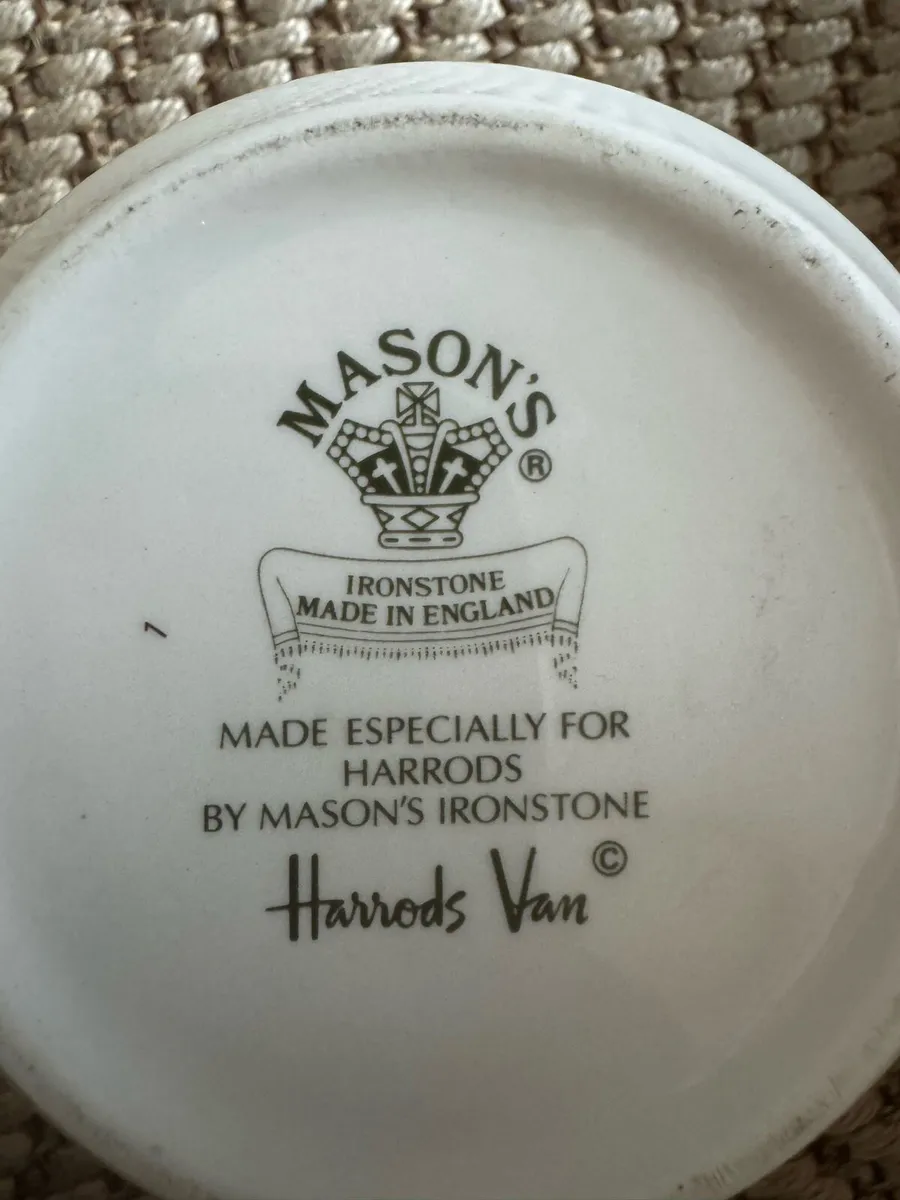 Harrods van canister - Image 4