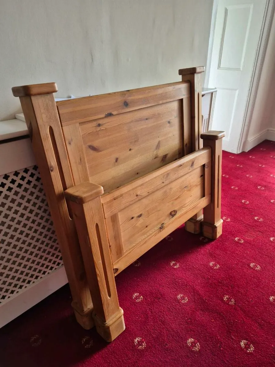 Single bed - Image 1