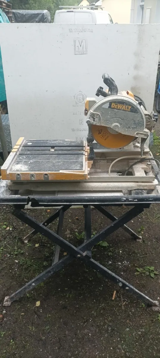 Dewalt d24000 wet tile cutter - Image 1
