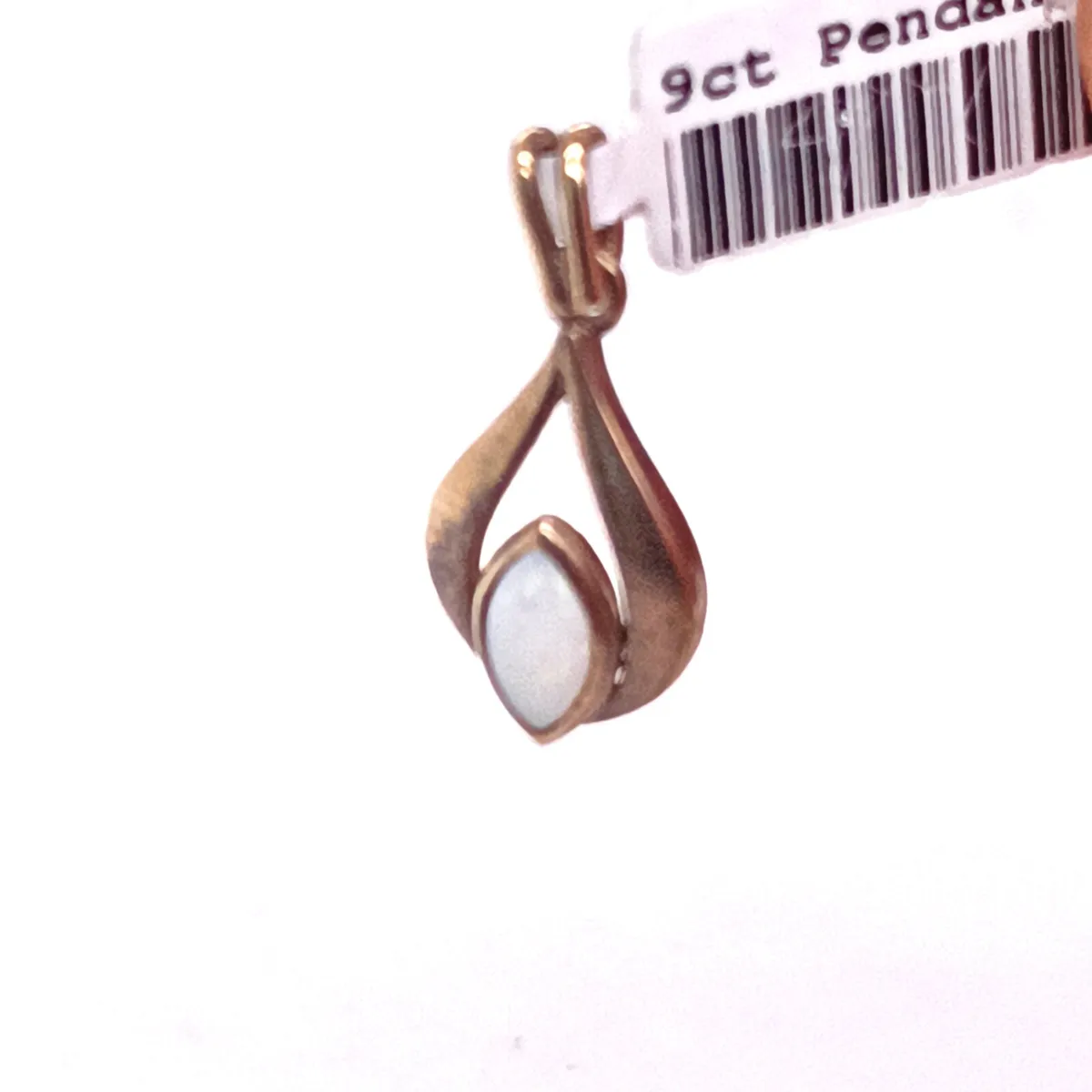 9k Yellow Gold & Opa Drop Shape Pendant - Image 2