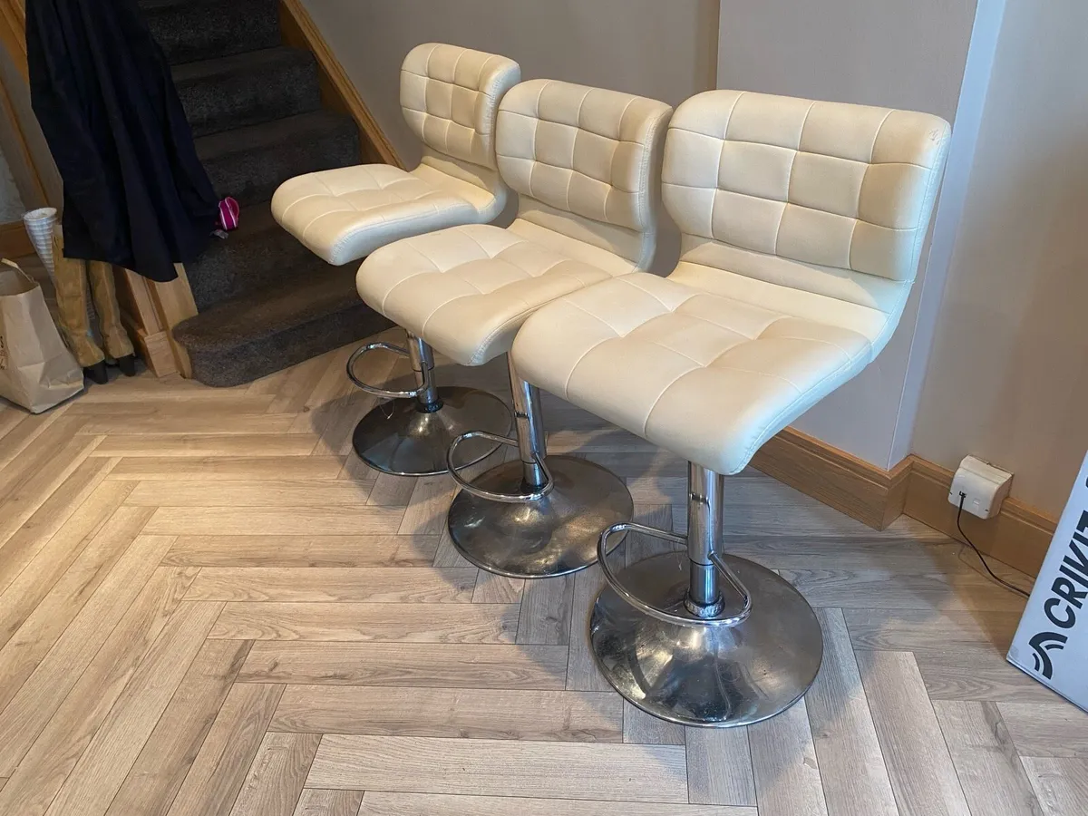 Bar stools - Image 1