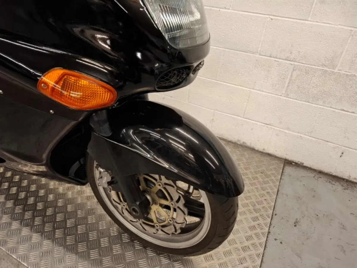 Kawasaki ZZR1100 1993 - Image 3