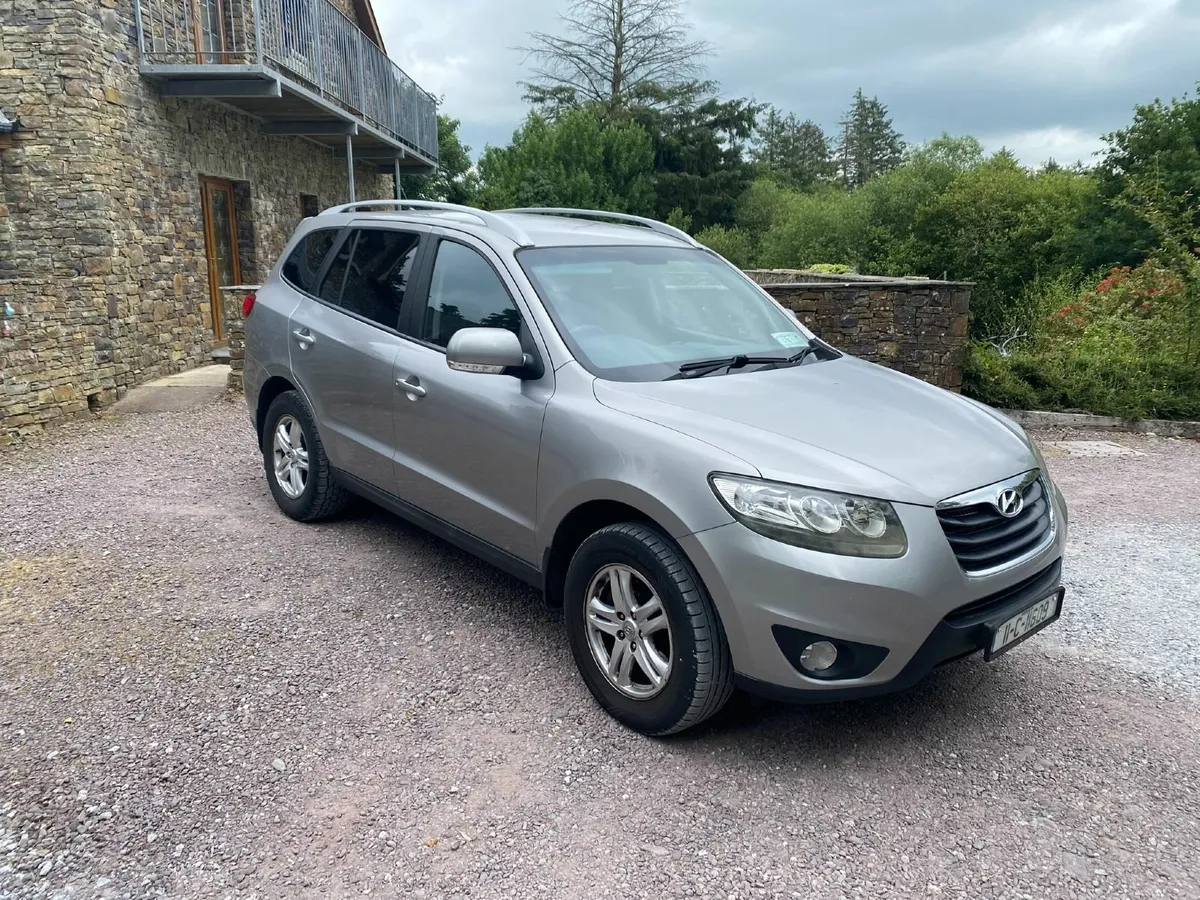 Hyundai Santa Fe 2011 - Image 1