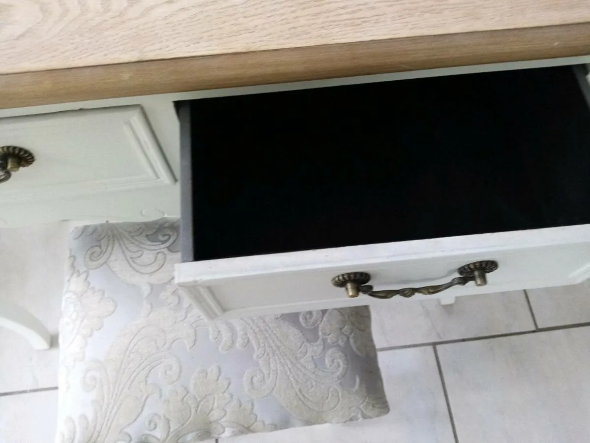 Dressing table and stool - Image 3