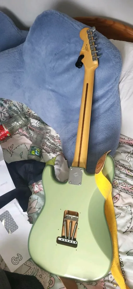 Fender Stratocaster - Image 2