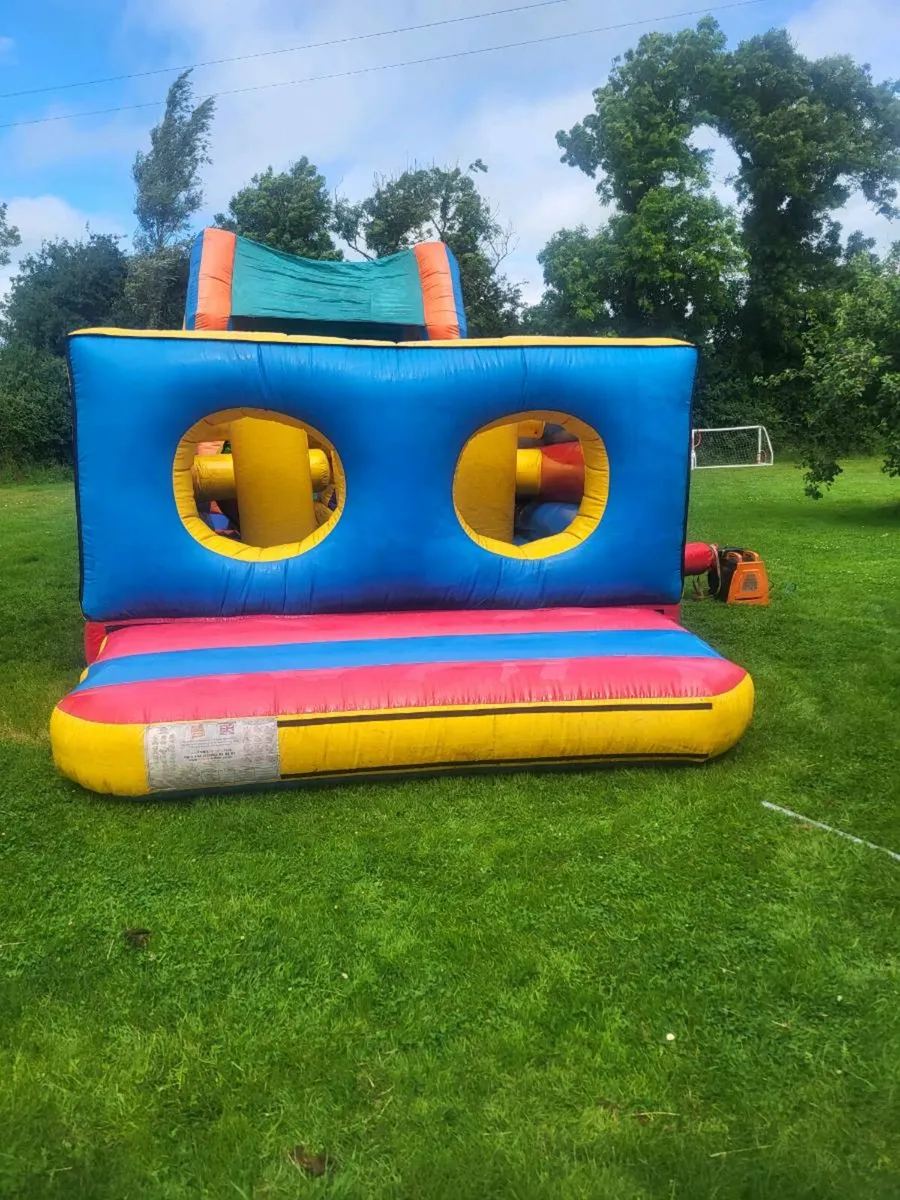 Assault course bouncy castle - Image 2
