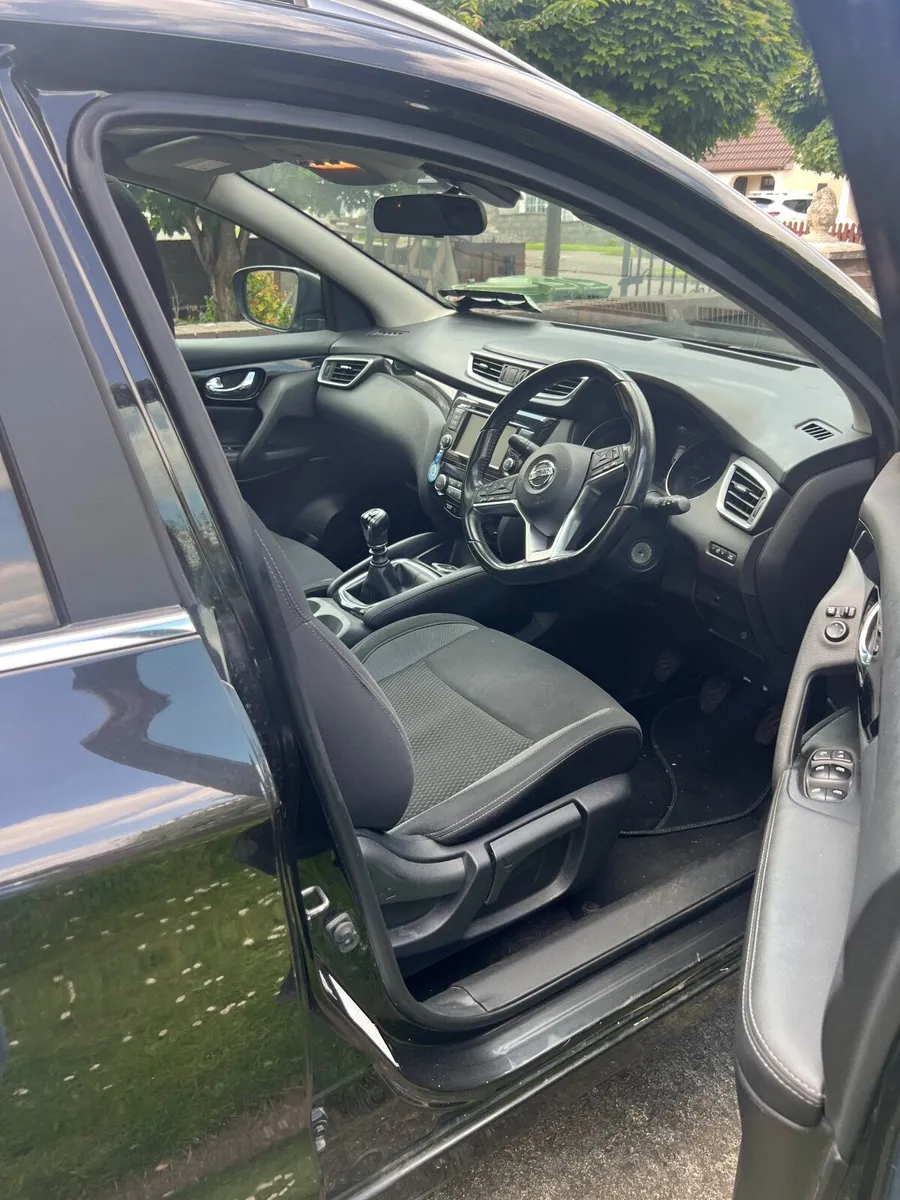 Nissan Qashqai 2019 1.3 SV MY19 4 DR - Image 2