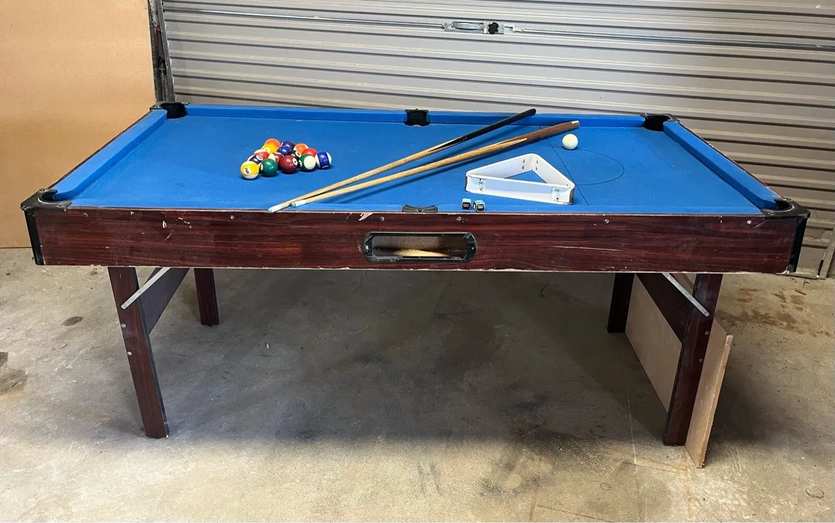Pool table - Image 1