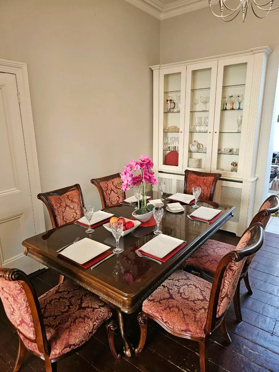 Large table & 8 chairs - Image 2