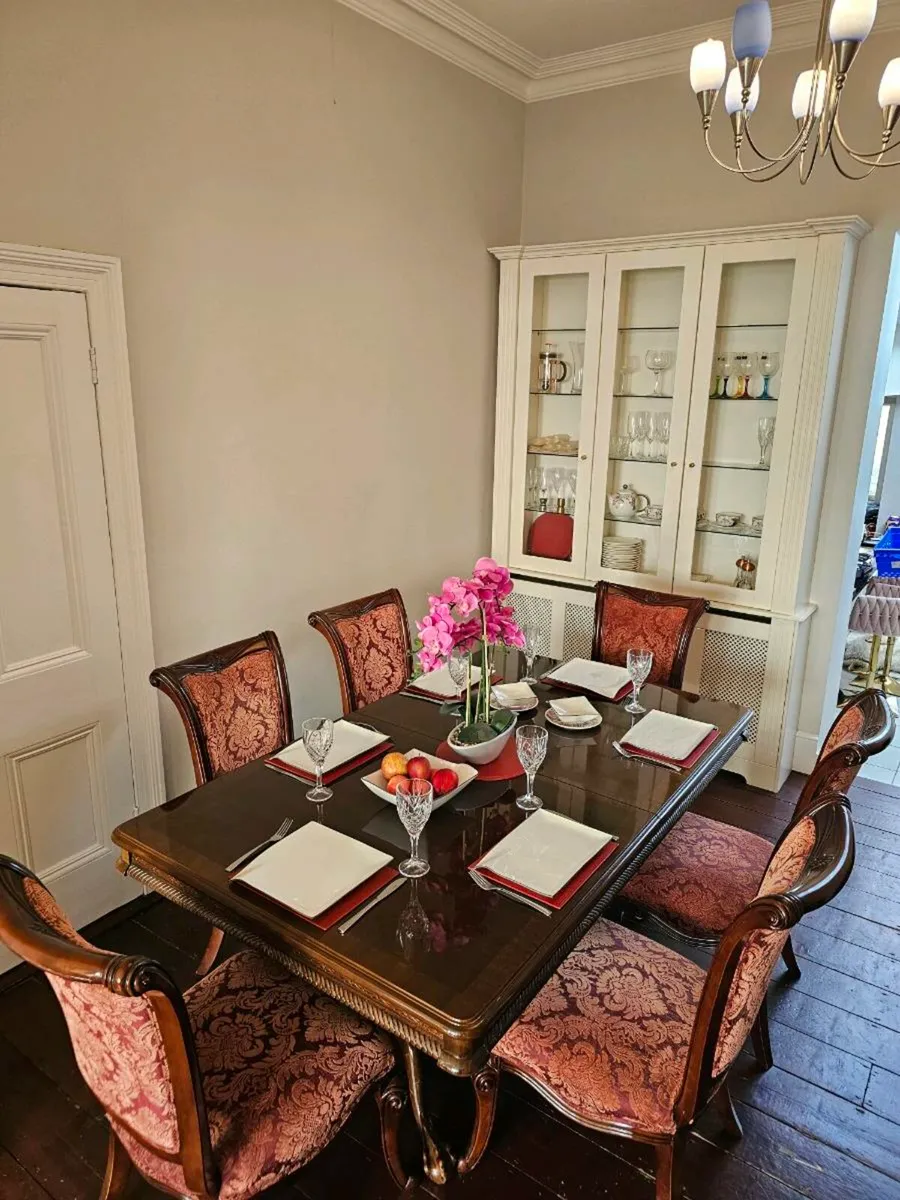 Large table & 8 chairs - Image 3