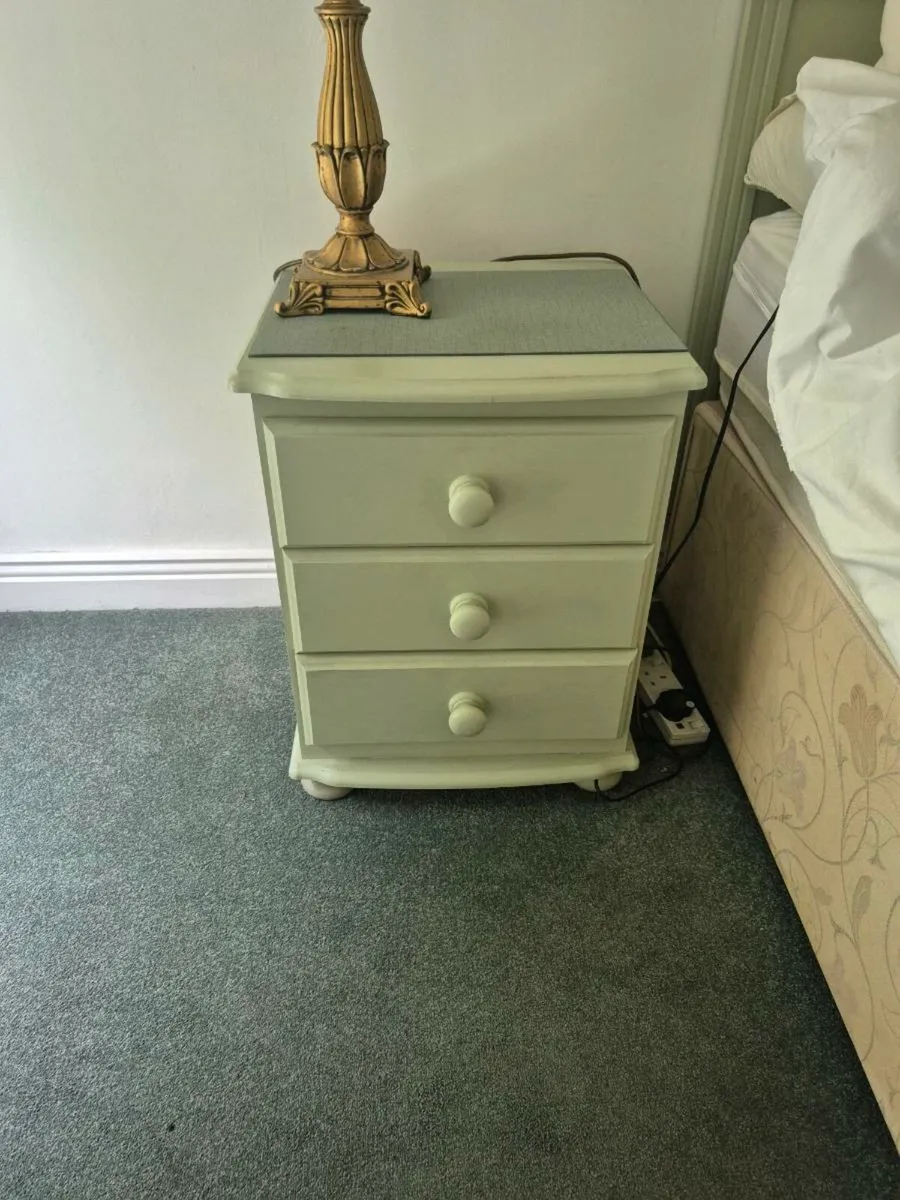 Chest of drawers & 2 lockers - Image 2