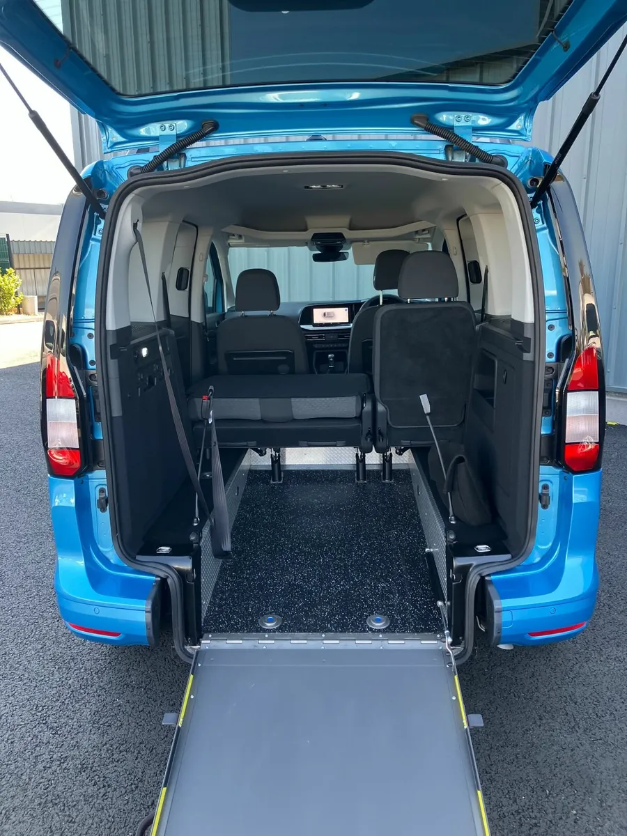 Ford Tourneo Connect 2025 - Image 4