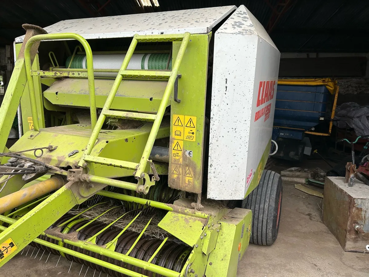 Claas 250 baler - Image 2