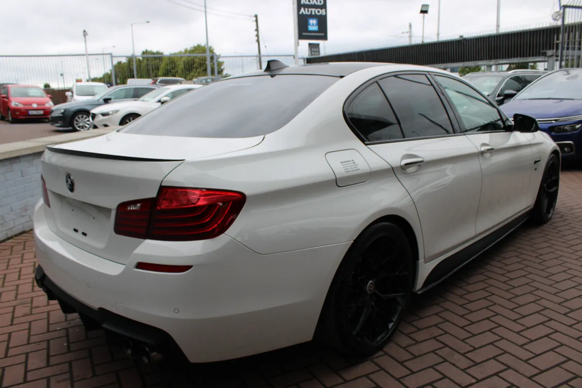 BMW 5-SERIES 523D M-SPORT 4DR SALOON AUTOMATIC - Image 4