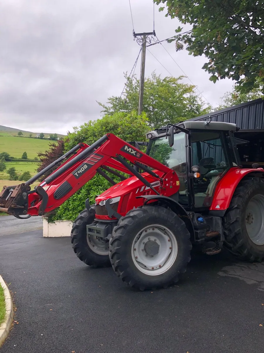 Massey Ferguson 5713sL 2017 Dyna6 - Image 2