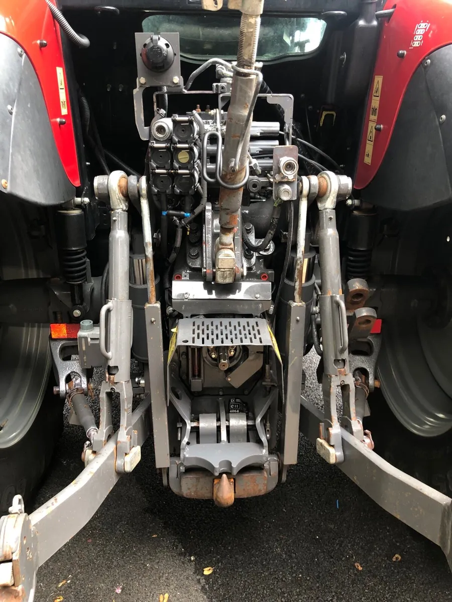 Massey Ferguson 5713sL 2017 Dyna6 - Image 4