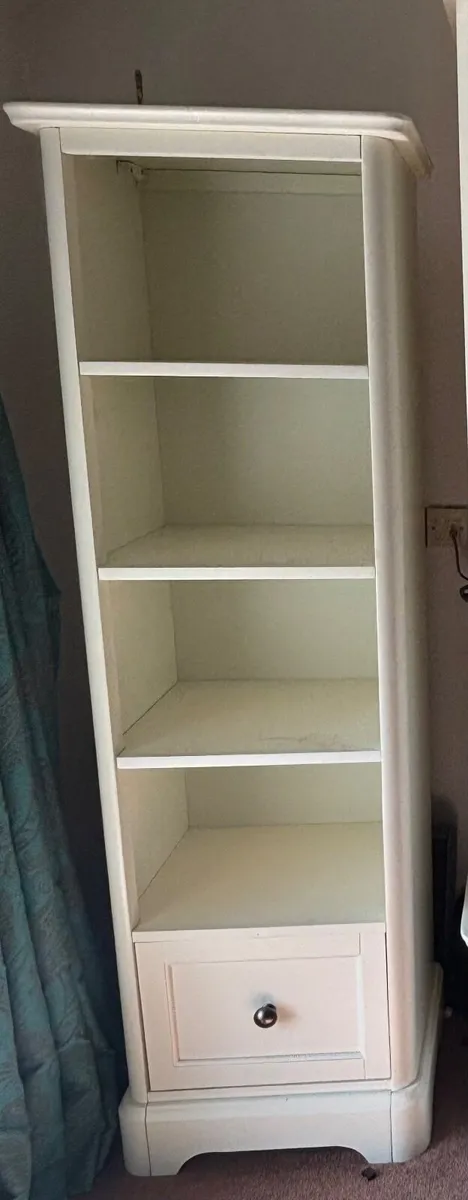 Tall shelving unit